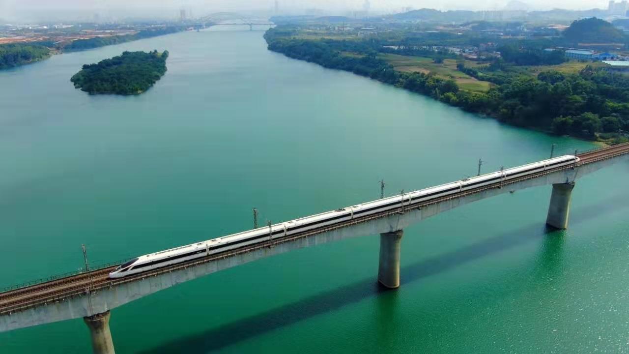 西安东站枢纽建设加速，“米”字型高铁网核心工程现雏形